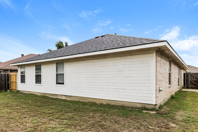2,255/Mo, 713 Azalea Ln Cedar Hill, TX 75104 Rear View 2