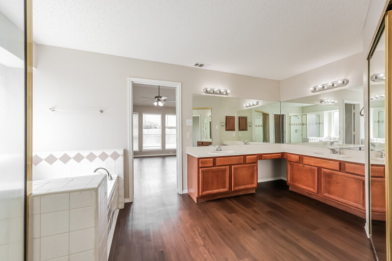 2,565/Mo, 3222 Eagle Ln Midlothian, TX 76065 Main Bathroom View