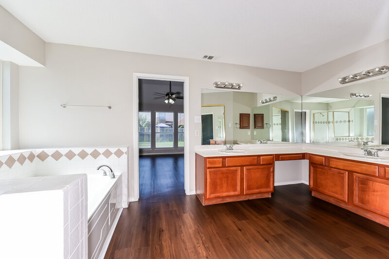 2,695/Mo, 3222 Eagle Ln Midlothian, TX 76065 Main Bathroom View