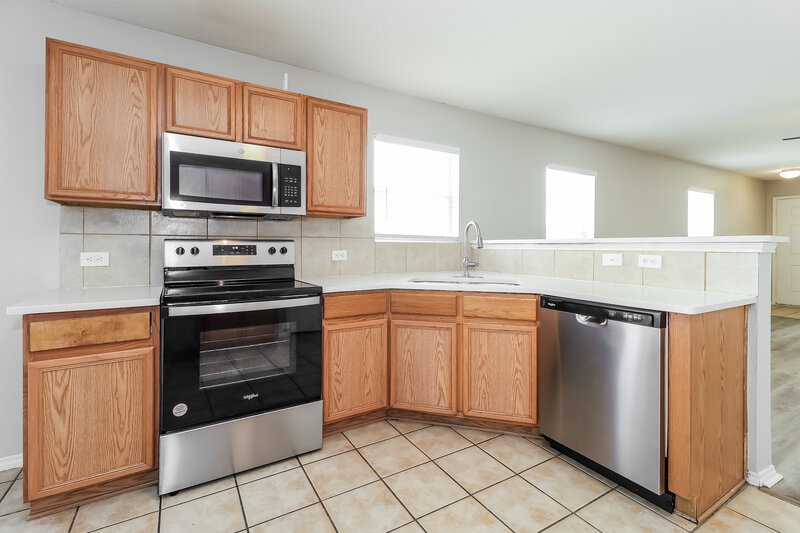 2,065/Mo, 4524 Waterford Dr Fort Worth, TX 76179 Kitchen View