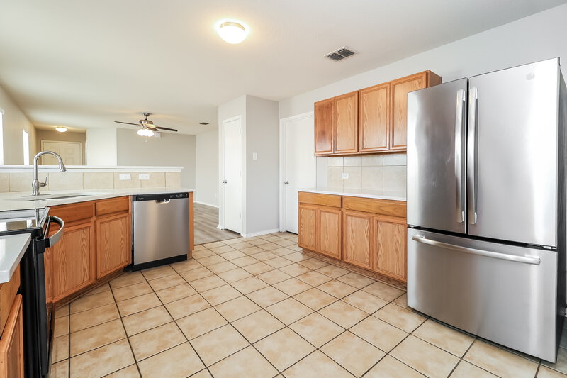 2,065/Mo, 4524 Waterford Dr Fort Worth, TX 76179 Kitchen View 3