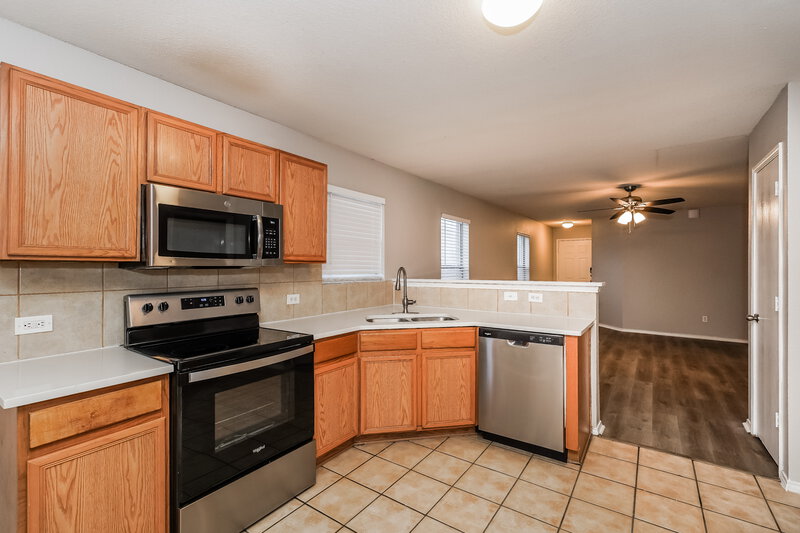 2,065/Mo, 4524 Waterford Dr Fort Worth, TX 76179 Kitchen View 2