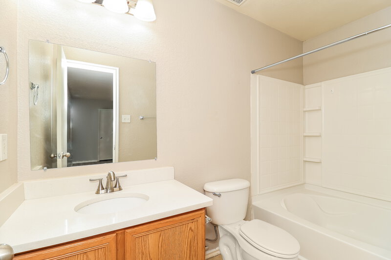 2,065/Mo, 4524 Waterford Dr Fort Worth, TX 76179 Main Bathroom View