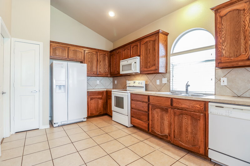 1,870/Mo, 12817 Dorset Dr Fort Worth, TX 76244 Kitchen View
