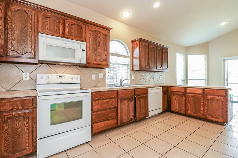 1,870/Mo, 12817 Dorset Dr Fort Worth, TX 76244 Kitchen View 2