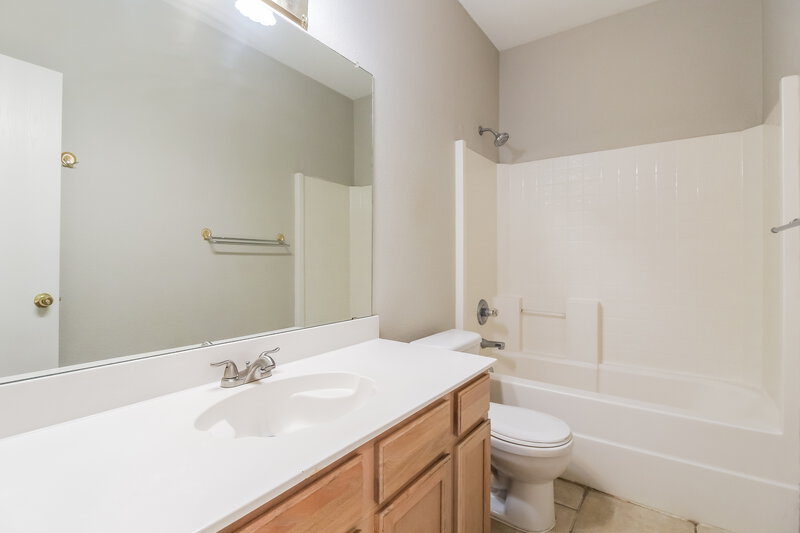 1,860/Mo, 10417 Fossil Hill Dr Fort Worth, TX 76131 Bathroom View