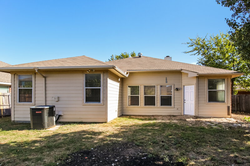 1,860/Mo, 10417 Fossil Hill Dr Fort Worth, TX 76131 Rear View 2