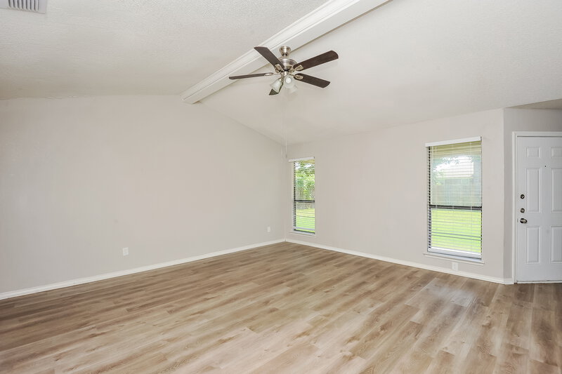 2,315/Mo, 6221 Valley Forge Ct Arlington, TX 76002 Living Room View