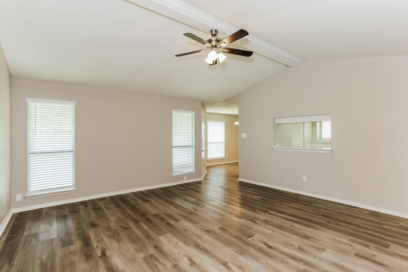 2,320/Mo, 6221 Valley Forge Ct Arlington, TX 76002 Living Room View 2