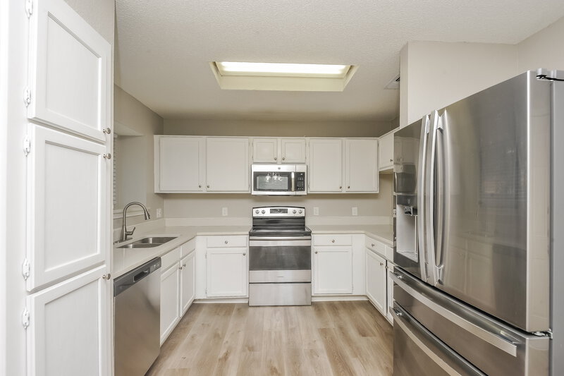 2,315/Mo, 6221 Valley Forge Ct Arlington, TX 76002 Kitchen View
