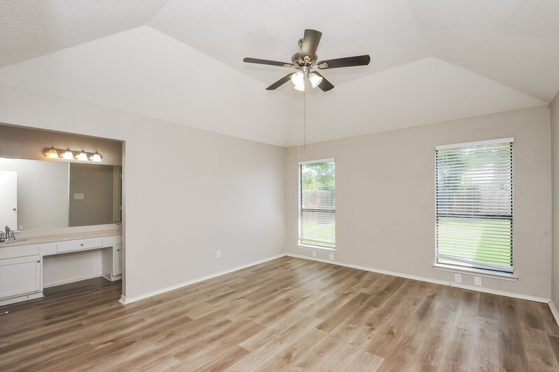 2,315/Mo, 6221 Valley Forge Ct Arlington, TX 76002 Main Bedroom View