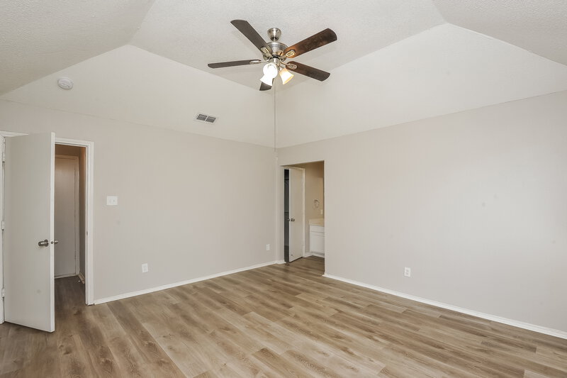 2,315/Mo, 6221 Valley Forge Ct Arlington, TX 76002 Main Bedroom View 2
