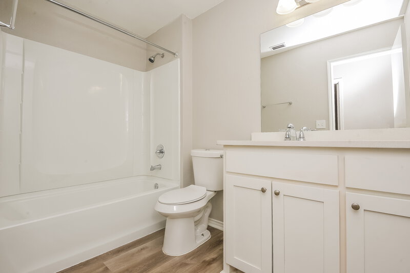 2,315/Mo, 6221 Valley Forge Ct Arlington, TX 76002 Bathroom View