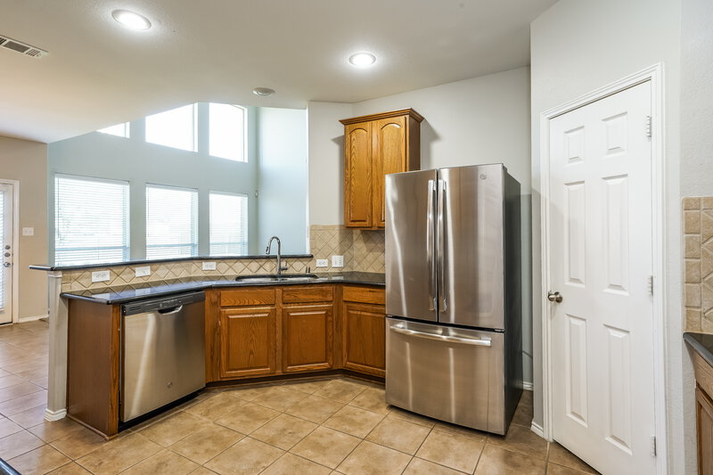 3,265/Mo, 925 Trailwood Dr Desoto, TX 75115 Kitchen View