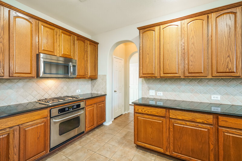 3,265/Mo, 925 Trailwood Dr Desoto, TX 75115 Kitchen View 2