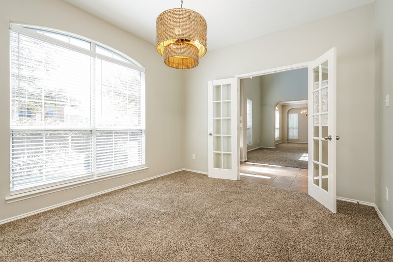 3,265/Mo, 925 Trailwood Dr Desoto, TX 75115 Office View