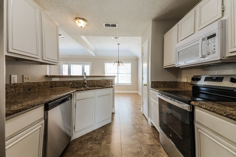 1,995/Mo, 2524 Park Valley Dr Mesquite, TX 75181 Kitchen View 2