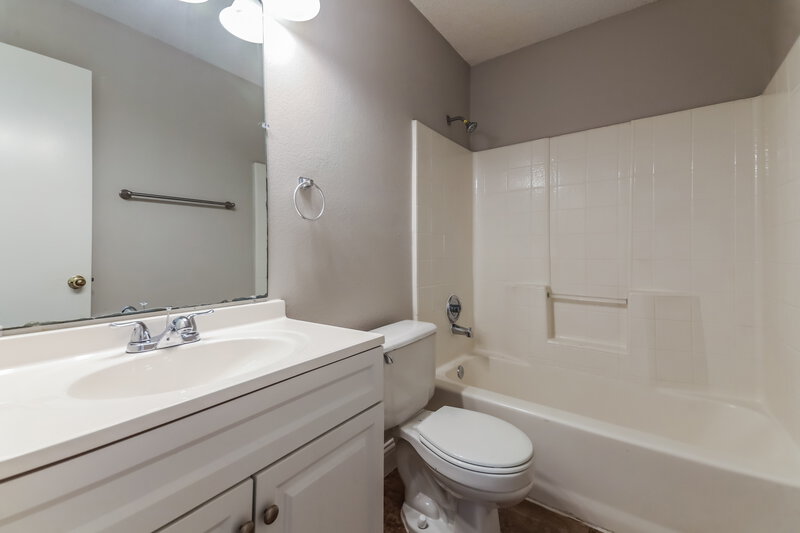 1,995/Mo, 2524 Park Valley Dr Mesquite, TX 75181 Bathroom View