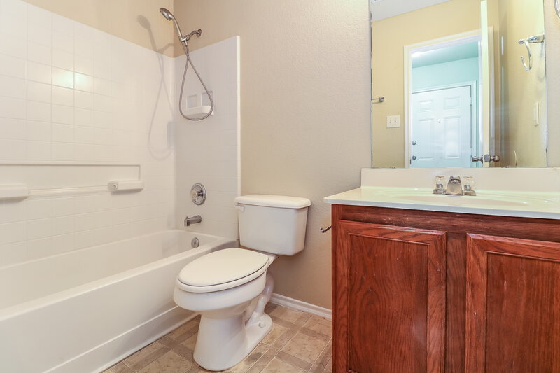 1,800/Mo, 224 Allenwood Dr Fort Worth, TX 76134 Bathroom View