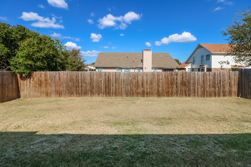 1,800/Mo, 224 Allenwood Dr Fort Worth, TX 76134 Rear View 2
