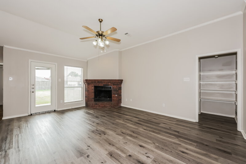 2,270/Mo, 3506 Locust St Rowlett, TX 75089 Living Room View 2