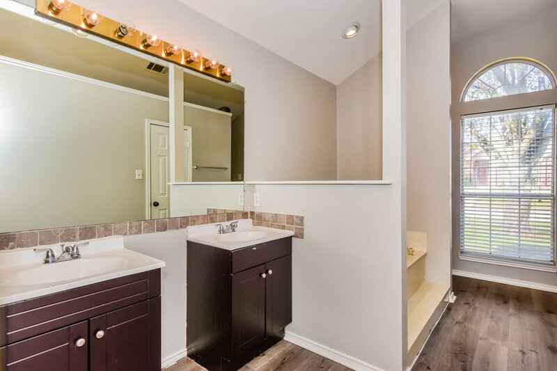 3,070/Mo, 3506 Locust St Rowlett, TX 75089 Main Bathroom View