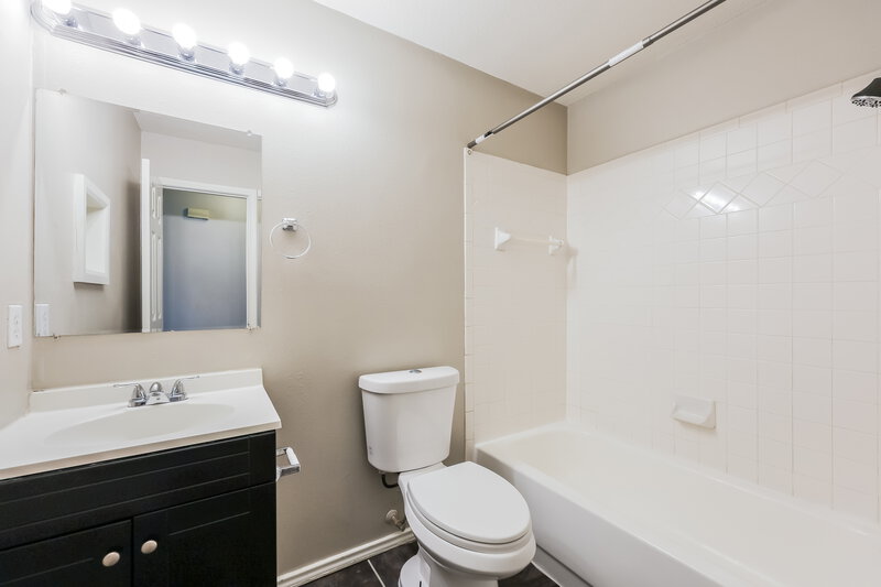 2,270/Mo, 3506 Locust St Rowlett, TX 75089 Bathroom View