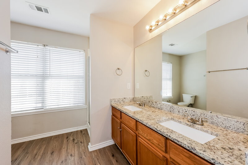 2,195/Mo, 2133 Pecan Creek Dr Mesquite, TX 75181 Main Bathroom View