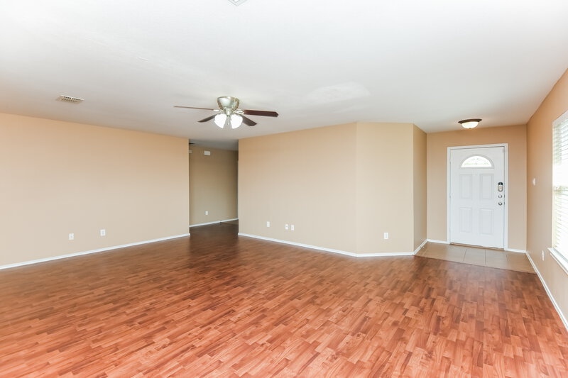 1,550/Mo, 9016 Old Clydesdale Dr Fort Worth, TX 76123 Living Room View