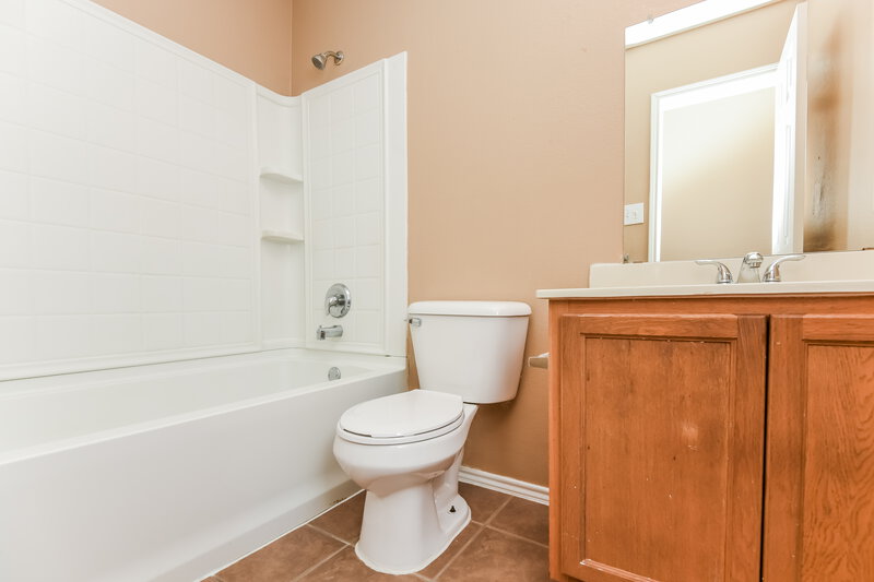 1,550/Mo, 9016 Old Clydesdale Dr Fort Worth, TX 76123 Main Bathroom View