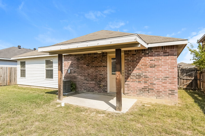 1,550/Mo, 9016 Old Clydesdale Dr Fort Worth, TX 76123 Rear View