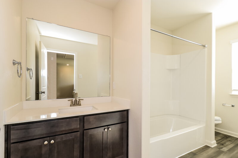 2,370/Mo, 1225 Redpine Dr Fort Worth, TX 76140 Main Bathroom View
