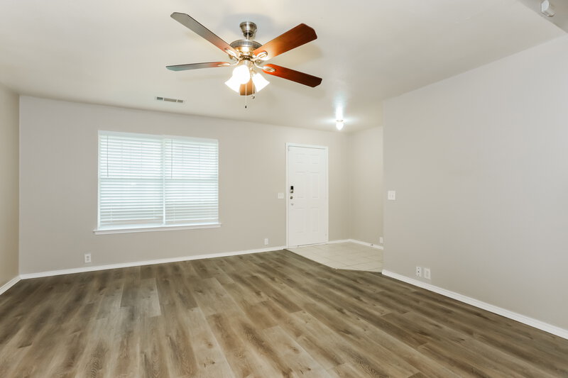2,260/Mo, 231 Tulane Dr Glenn Heights, TX 75154 Living Room View 3