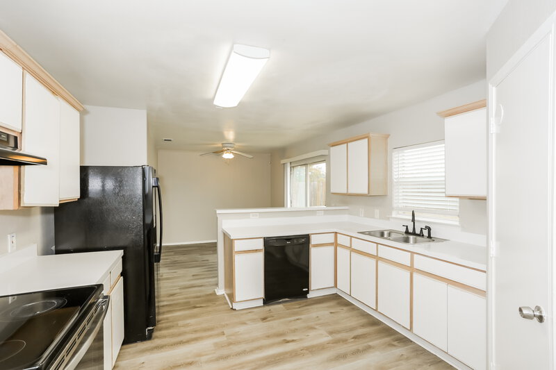 2,260/Mo, 231 Tulane Dr Glenn Heights, TX 75154 Kitchen View