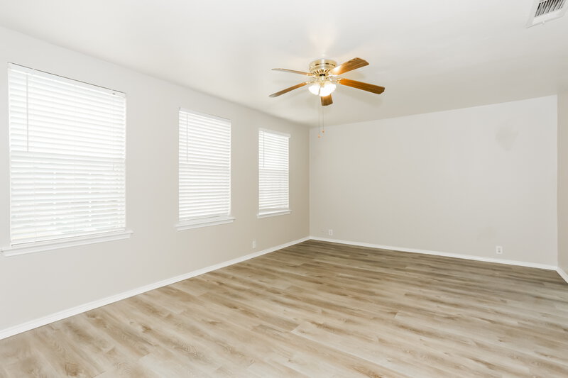 2,260/Mo, 231 Tulane Dr Glenn Heights, TX 75154 Main Bedroom View