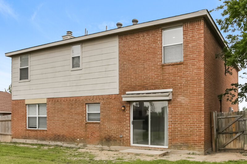 2,260/Mo, 231 Tulane Dr Glenn Heights, TX 75154 Rear View 2