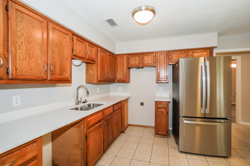 2,155/Mo, 1215 Avenue C Denton, TX 76205 Kitchen View 2