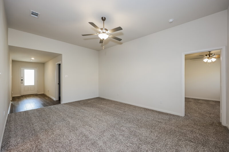 1,895/Mo, 1313 Redpine Dr Fort Worth, TX 76140 Living Room View