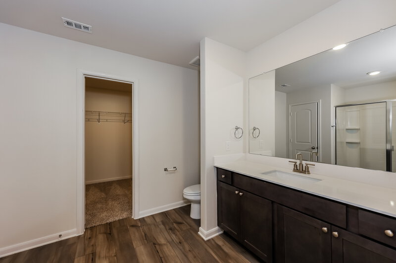 1,895/Mo, 1313 Redpine Dr Fort Worth, TX 76140 Main Bathroom View