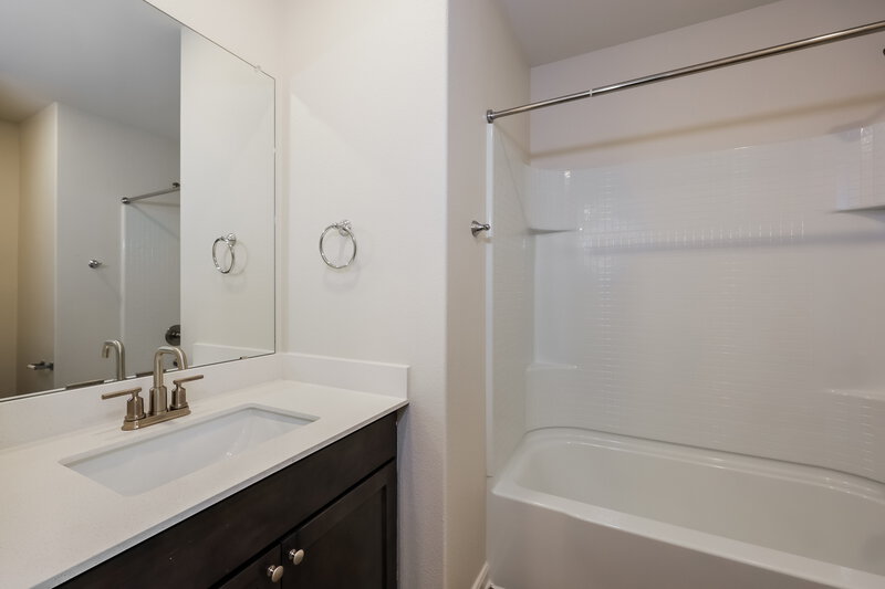 1,895/Mo, 1313 Redpine Dr Fort Worth, TX 76140 Bathroom View