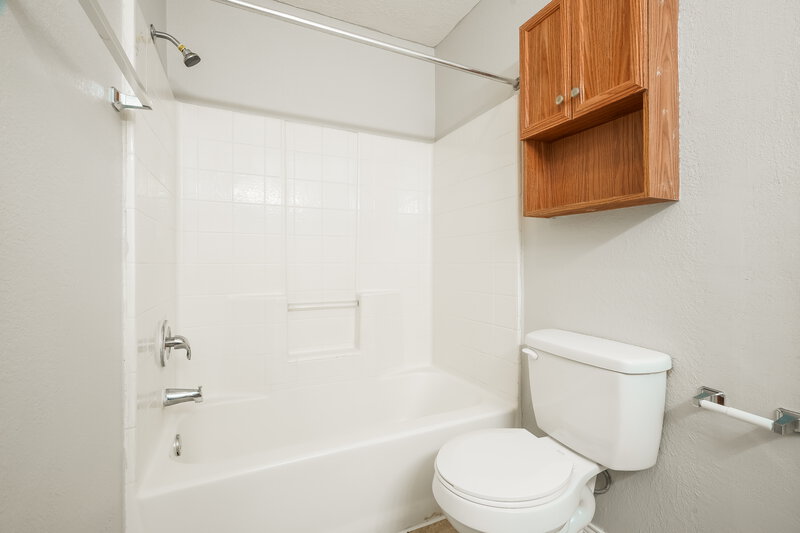 1,795/Mo, 3612 Garden Springs Dr Fort Worth, TX 76123 Main Bathroom View 2