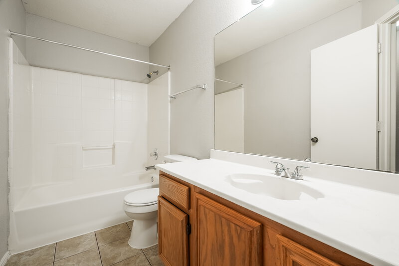 1,795/Mo, 3612 Garden Springs Dr Fort Worth, TX 76123 Bathroom View
