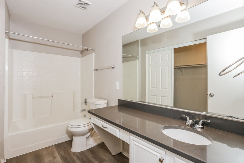 1,965/Mo, 2628 Hidden Springs Dr Mesquite, TX 75181 Main Bathroom View