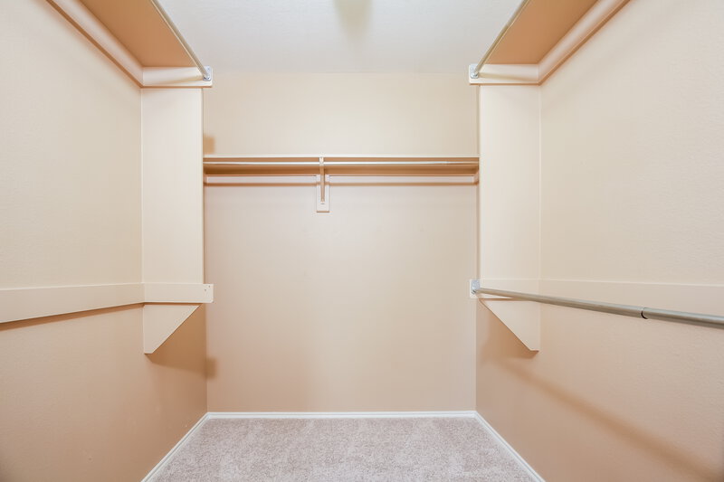 1,840/Mo, 1020 Beechwood Dr Denton, TX 76210 Walk In Closet View