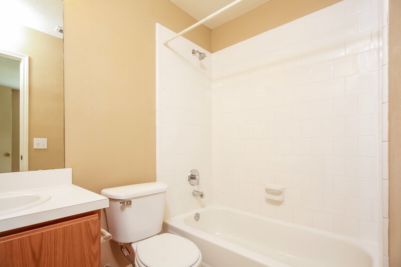 1,840/Mo, 1020 Beechwood Dr Denton, TX 76210 Bathroom View