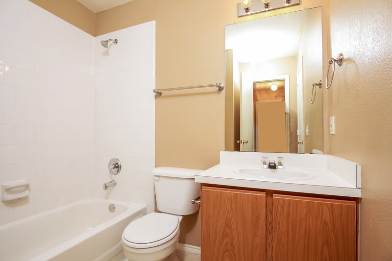 1,840/Mo, 1020 Beechwood Dr Denton, TX 76210 Bathroom View 2