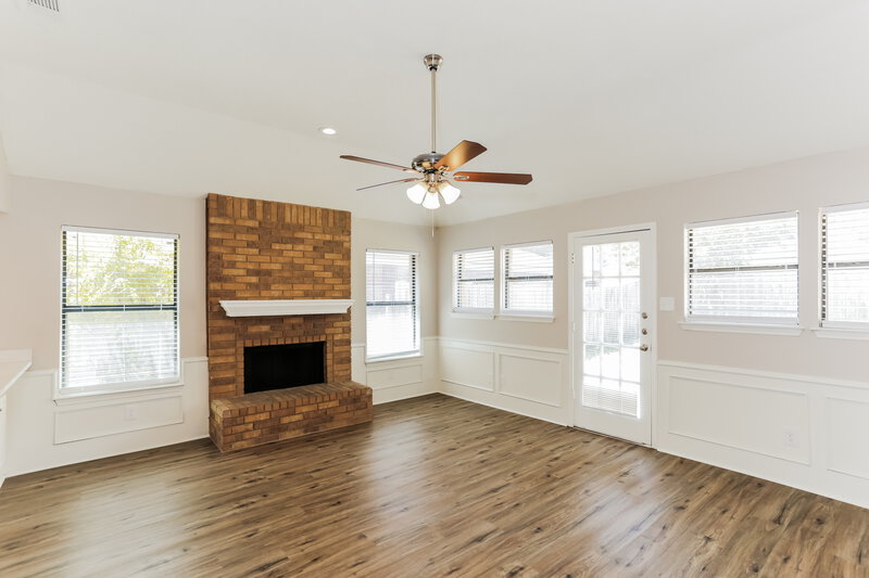 2,195/Mo, 1619 Allen Dr Cedar Hill, TX 75104 Living Room View