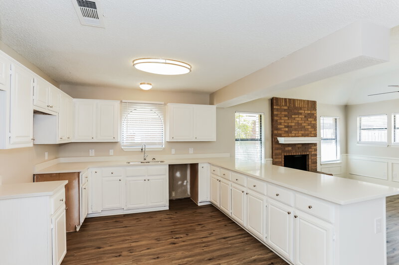 2,195/Mo, 1619 Allen Dr Cedar Hill, TX 75104 Kitchen View