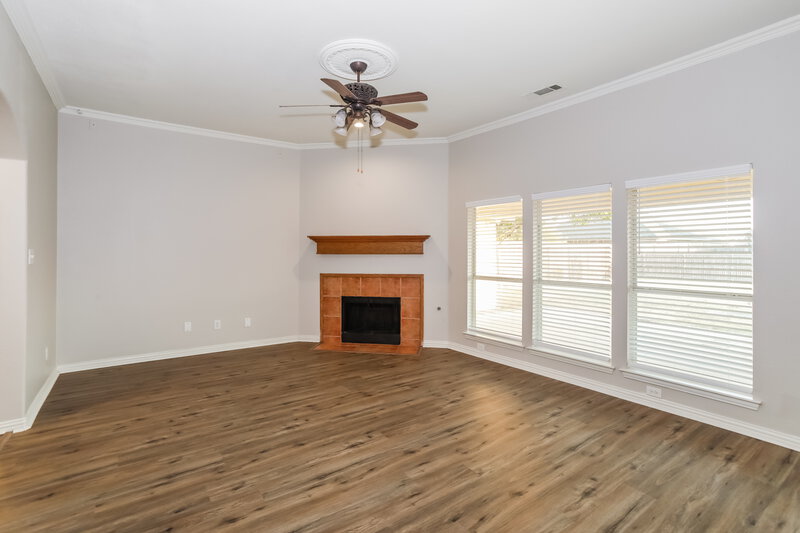 2,145/Mo, 1010 Porter Pl Sanger, TX 76266 Living Room View 2