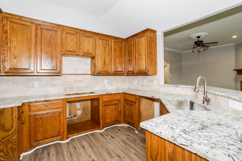 2,145/Mo, 1010 Porter Pl Sanger, TX 76266 Kitchen View